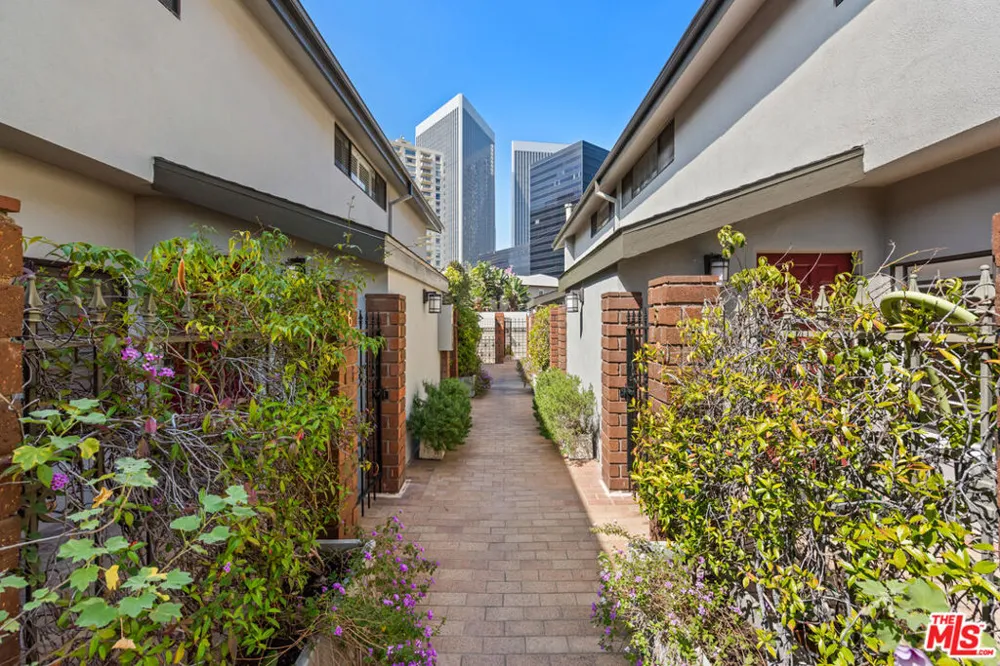 407 S Spalding Drive #5 Beverly Hills, CA 90212