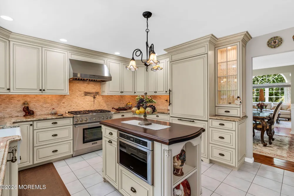 362 Meadowood Road Jackson, NJ 08527