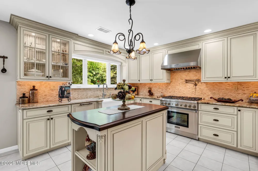 362 Meadowood Road Jackson, NJ 08527