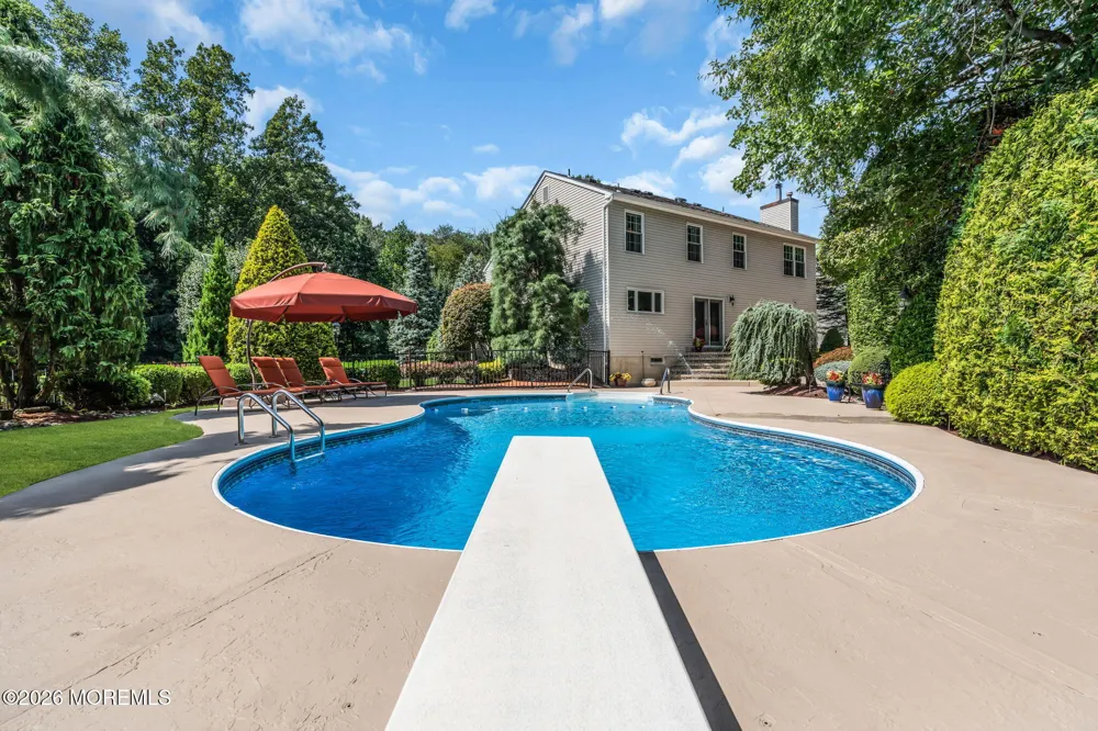 362 Meadowood Road Jackson, NJ 08527