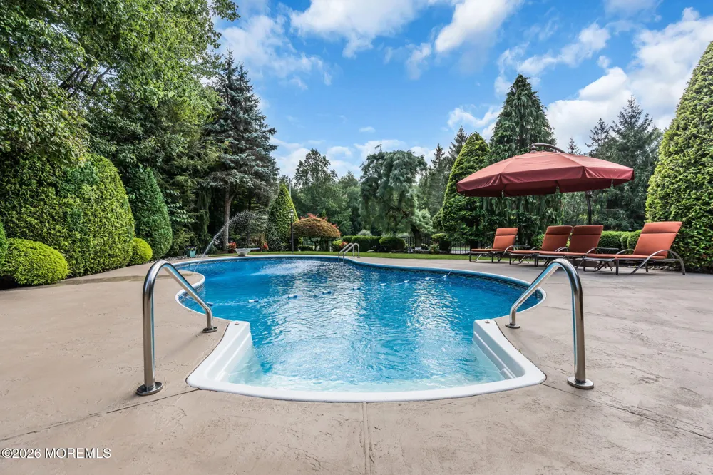 362 Meadowood Road Jackson, NJ 08527