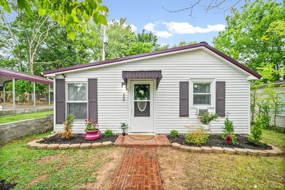 900 Oak Ln Clarksville, TN 37040