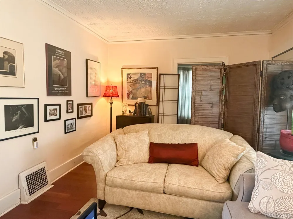 13101 Pinehurst Street Detroit City, MI 48238