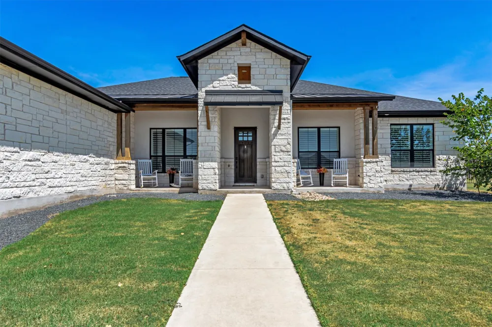 304 Buffalo Trail Liberty Hill, TX 78642