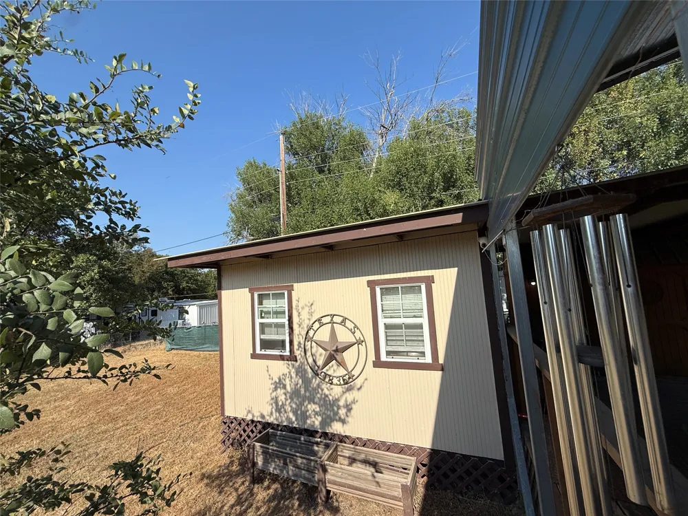 45 Port Promontory Rd Comanche, TX 76442