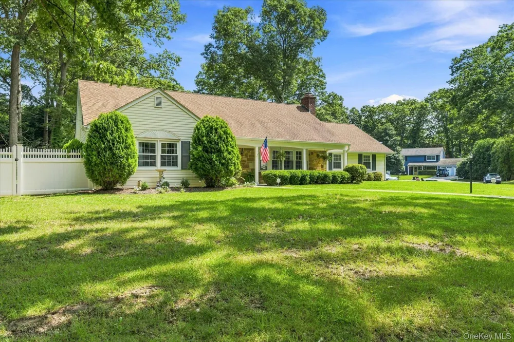 25 Seabrook Lane Stony Brook, NY 11790