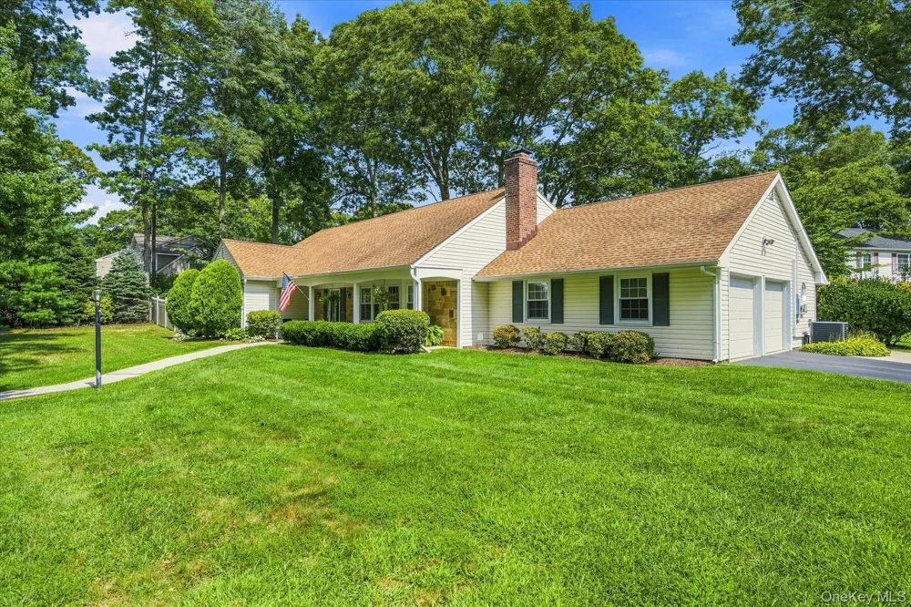 25 Seabrook Lane Stony Brook, NY 11790