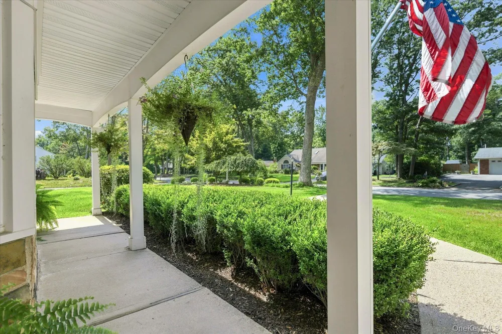 25 Seabrook Lane Stony Brook, NY 11790