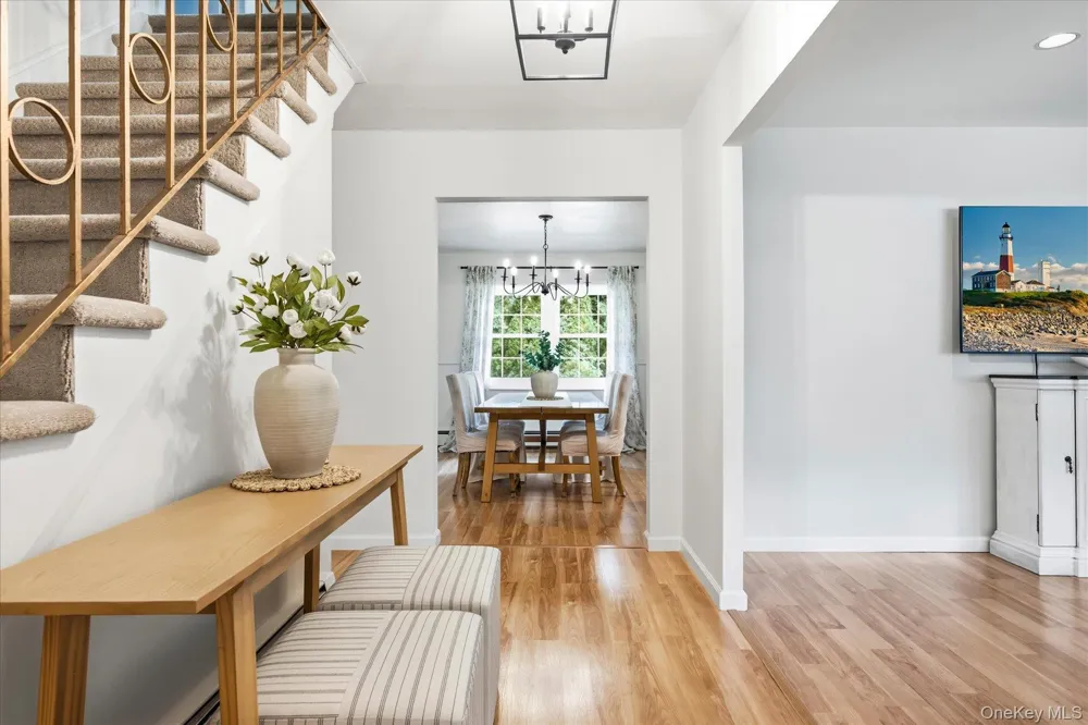 25 Seabrook Lane Stony Brook, NY 11790