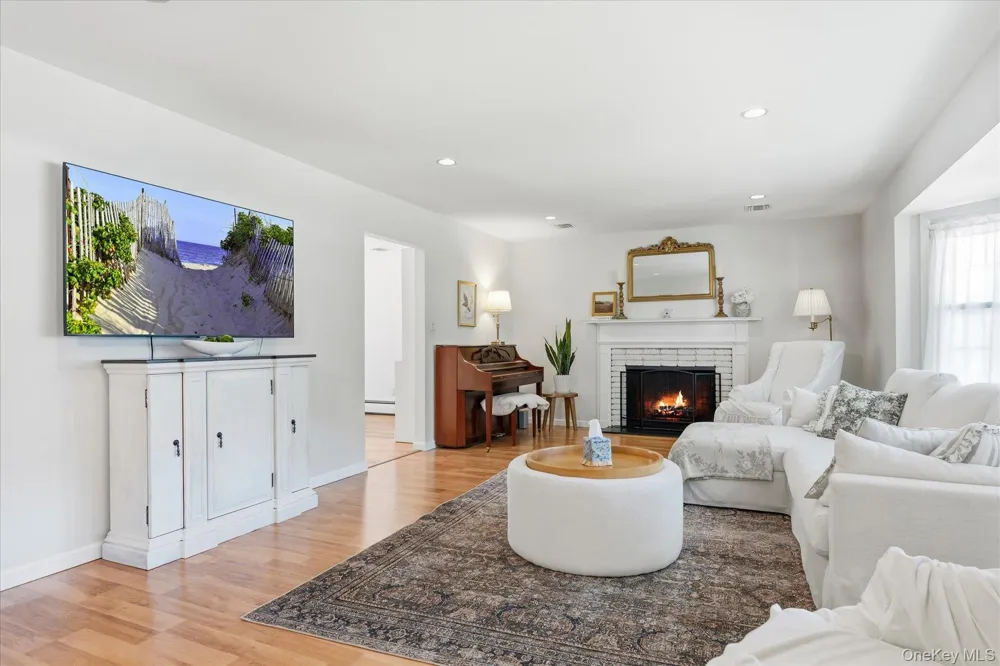 25 Seabrook Lane Stony Brook, NY 11790