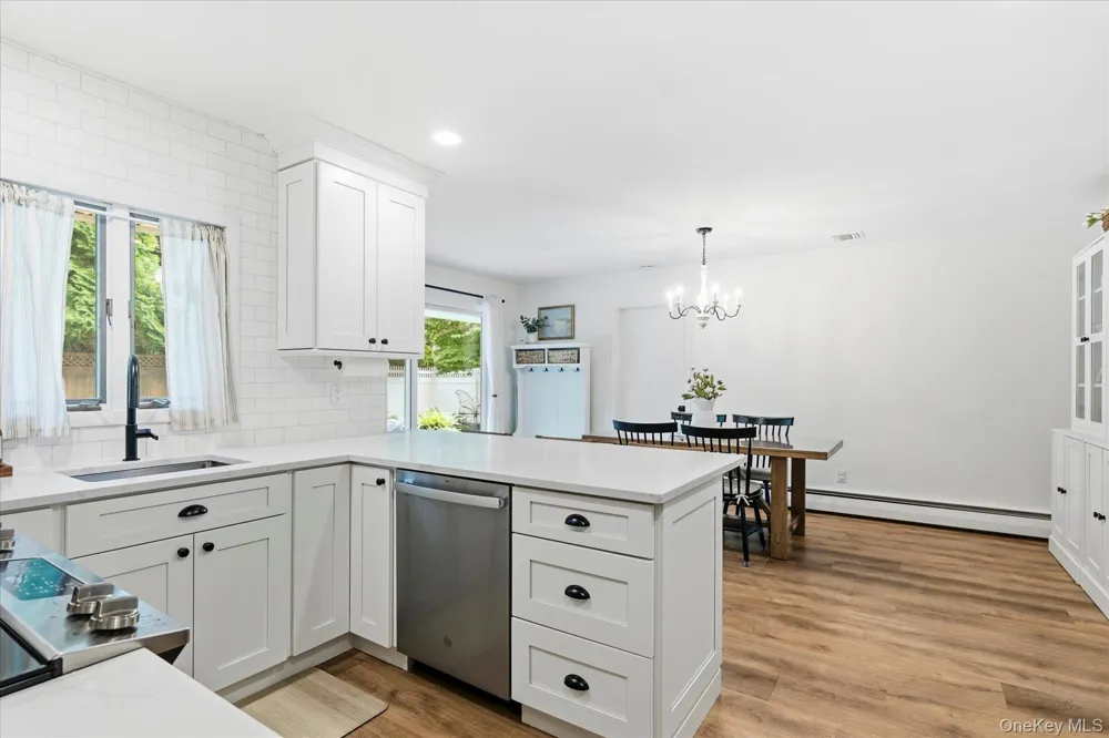 25 Seabrook Lane Stony Brook, NY 11790