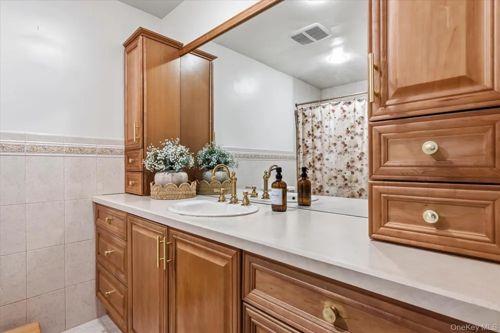 25 Seabrook Lane Stony Brook, NY 11790