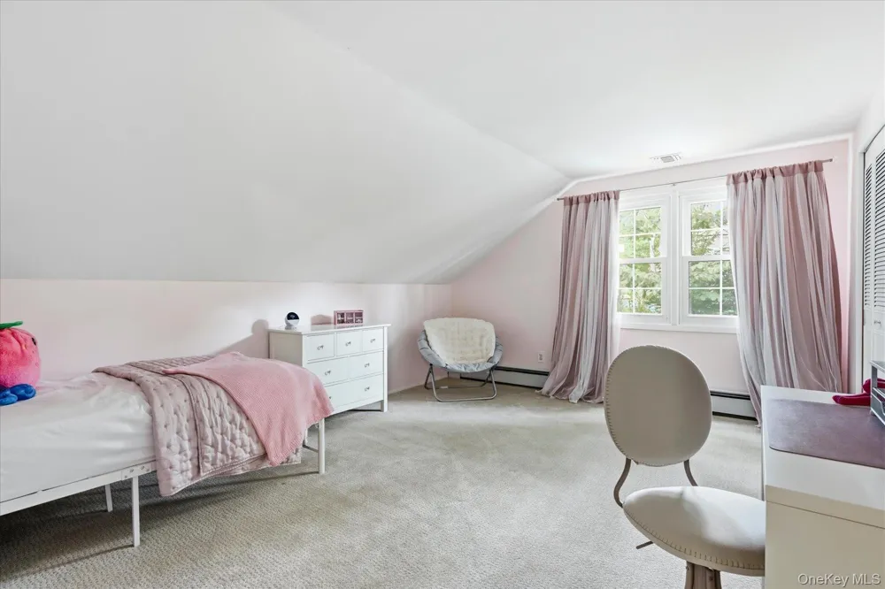 25 Seabrook Lane Stony Brook, NY 11790