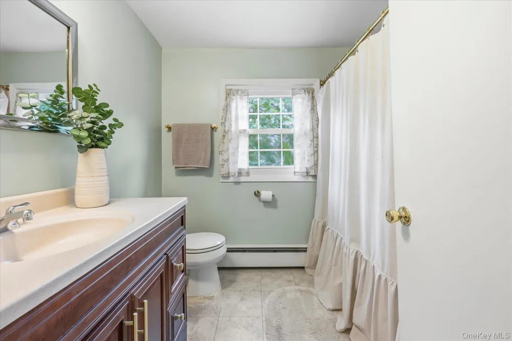 25 Seabrook Lane Stony Brook, NY 11790