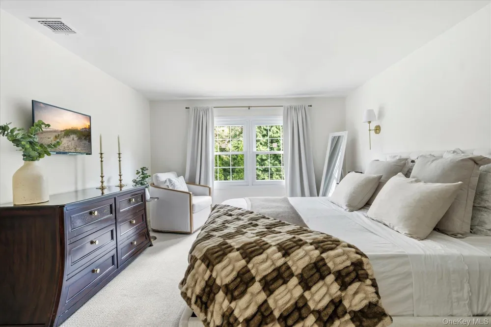 25 Seabrook Lane Stony Brook, NY 11790