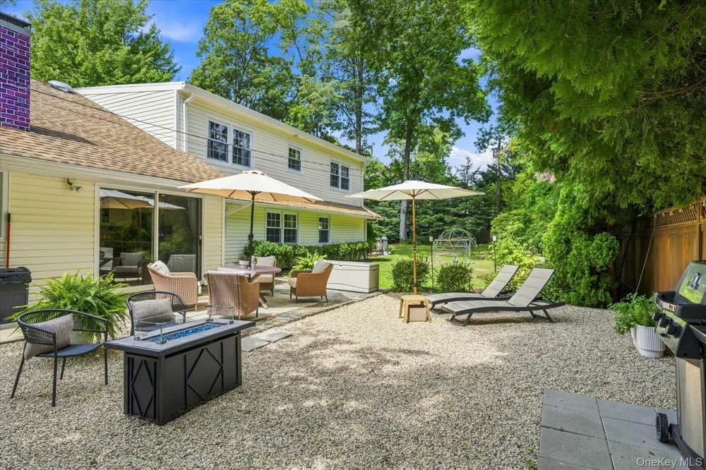 25 Seabrook Lane Stony Brook, NY 11790