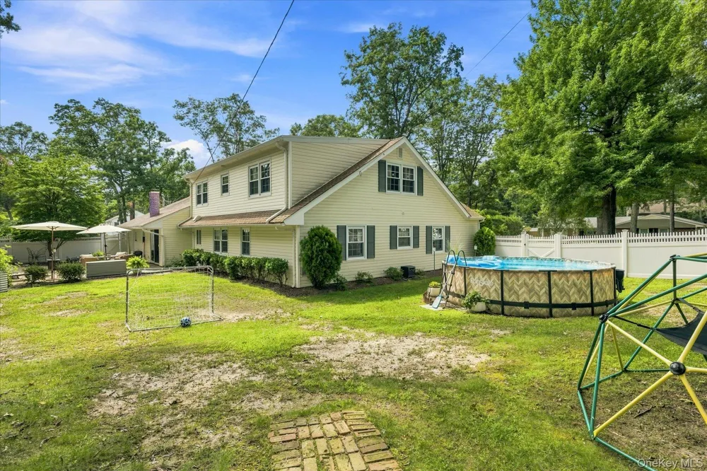 25 Seabrook Lane Stony Brook, NY 11790