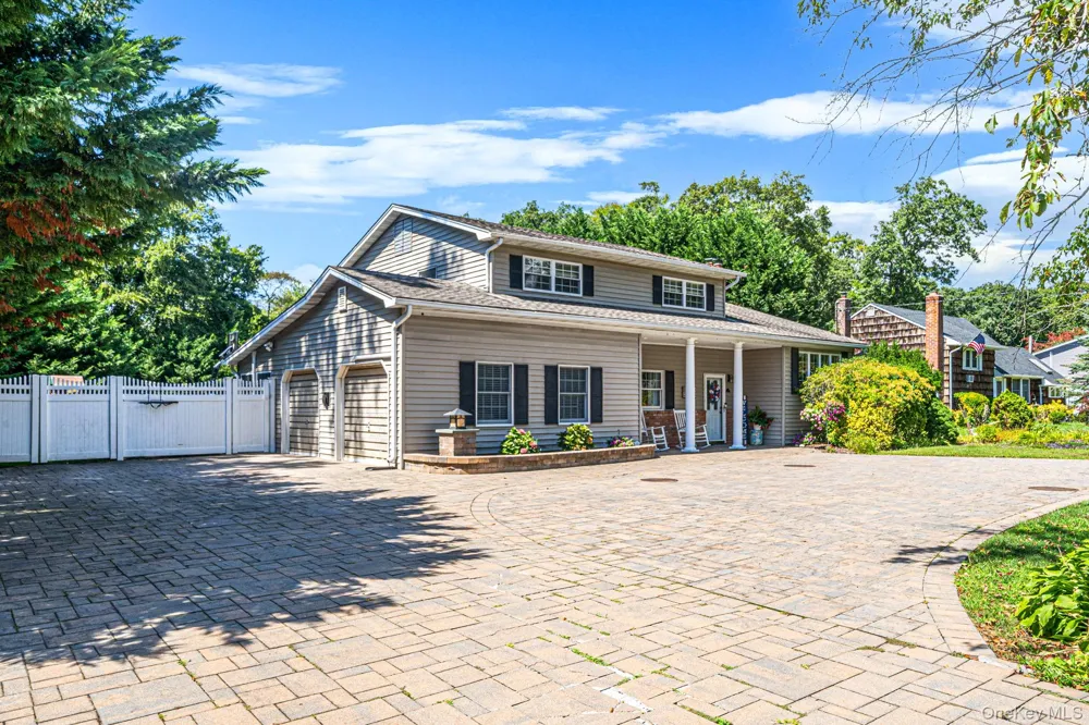 136 Vanderbilt Boulevard Oakdale, NY 11769