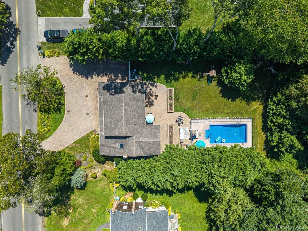 136 Vanderbilt Boulevard Oakdale, NY 11769
