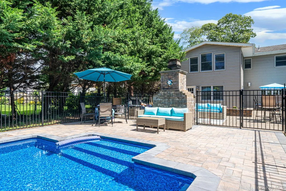136 Vanderbilt Boulevard Oakdale, NY 11769