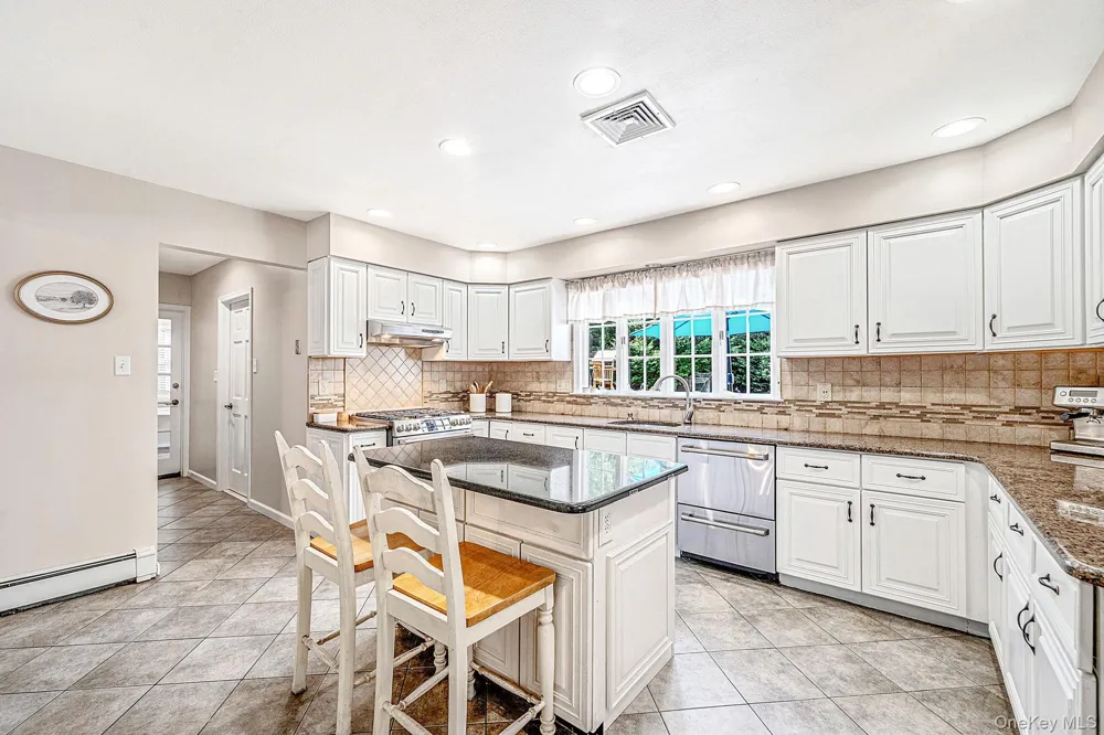 136 Vanderbilt Boulevard Oakdale, NY 11769