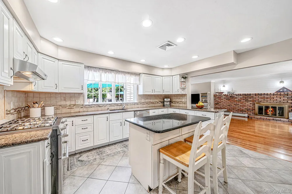 136 Vanderbilt Boulevard Oakdale, NY 11769