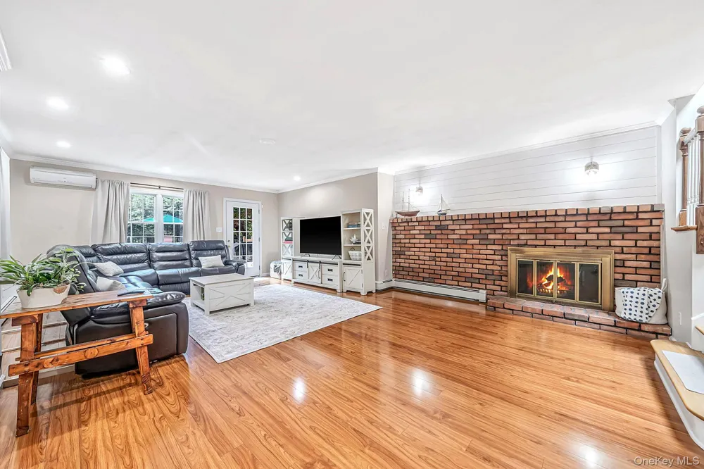 136 Vanderbilt Boulevard Oakdale, NY 11769