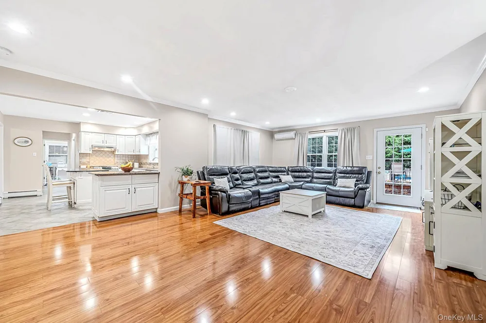 136 Vanderbilt Boulevard Oakdale, NY 11769