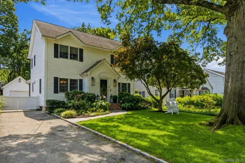 11 Bayside Avenue