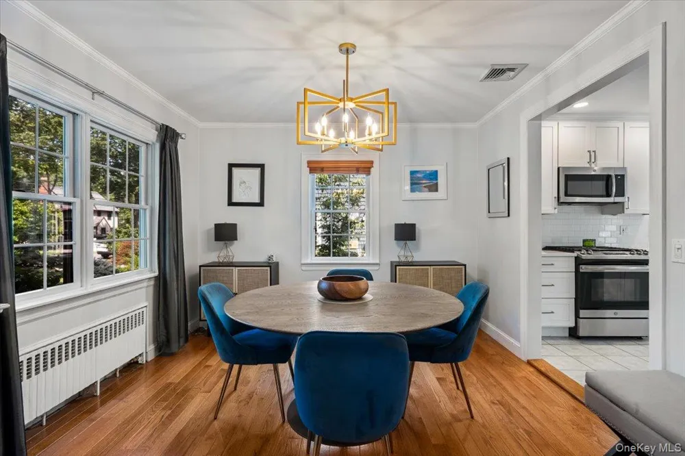 11 Bayside Avenue Port Washington, NY 11050