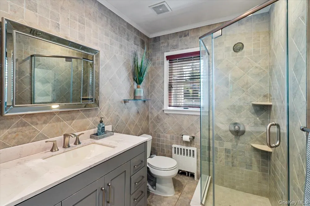 11 Bayside Avenue Port Washington, NY 11050