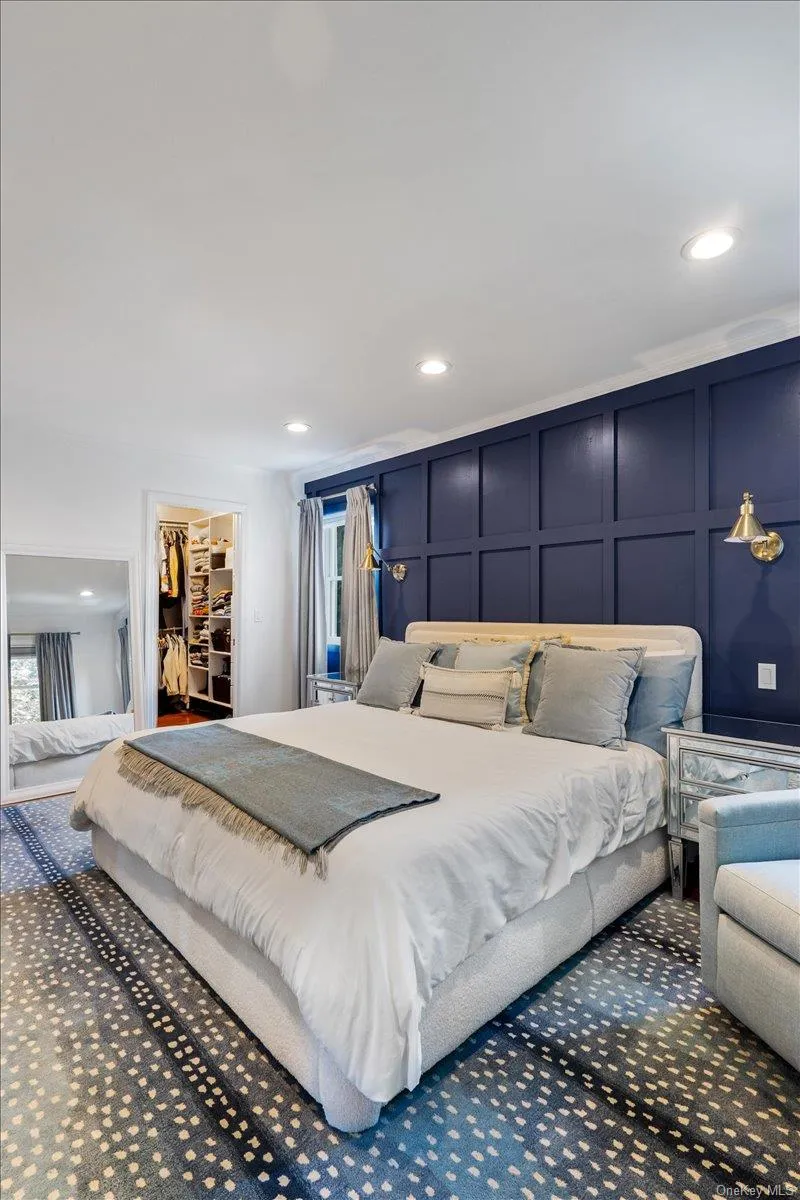 11 Bayside Avenue Port Washington, NY 11050