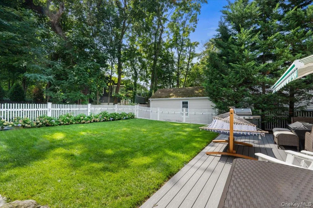 11 Bayside Avenue Port Washington, NY 11050