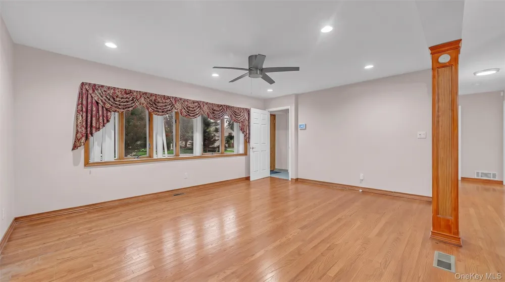 30 Andover Lane Hicksville, NY 11801