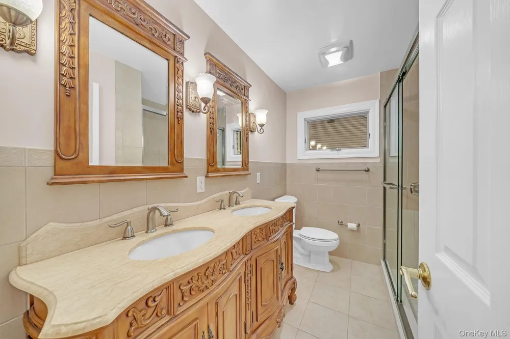 30 Andover Lane Hicksville, NY 11801