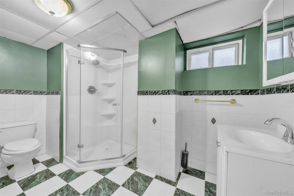 30 Andover Lane Hicksville, NY 11801