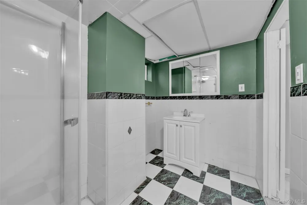 30 Andover Lane Hicksville, NY 11801