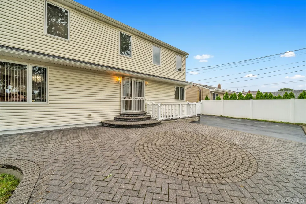 30 Andover Lane Hicksville, NY 11801