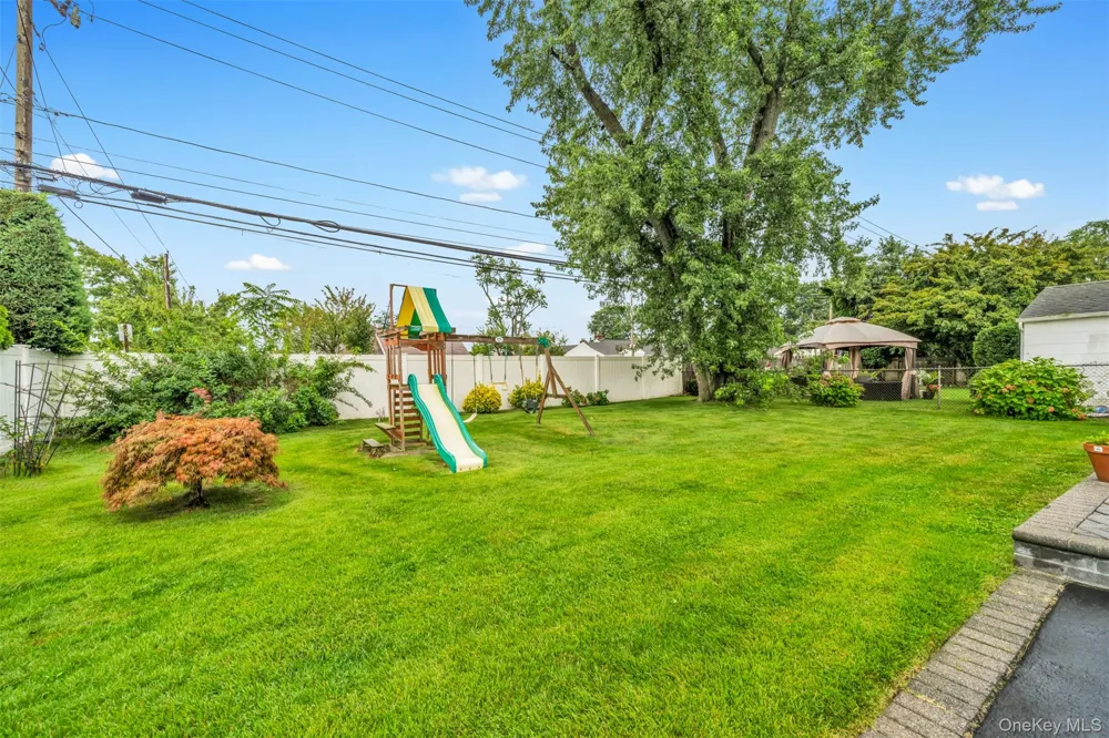 30 Andover Lane Hicksville, NY 11801