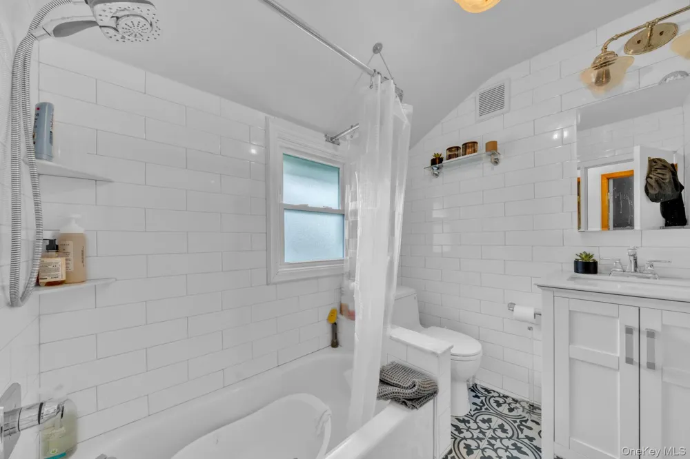 1442 Woolworth Street Elmont, NY 11003