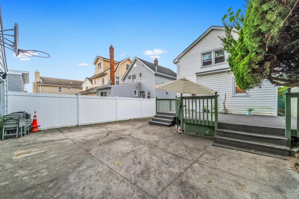 1442 Woolworth Street Elmont, NY 11003