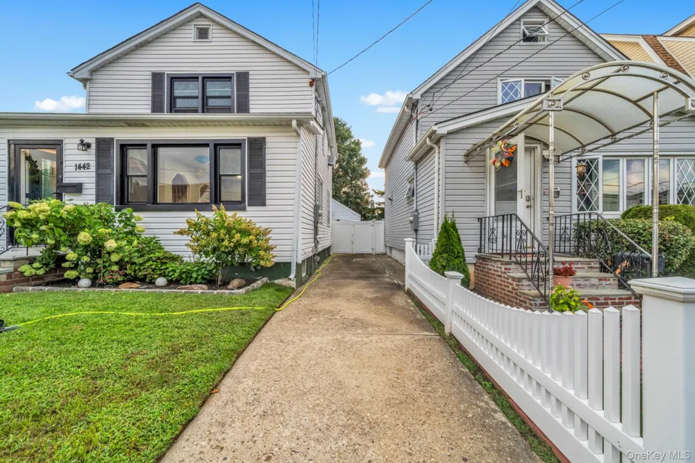 1442 Woolworth Street Elmont, NY 11003