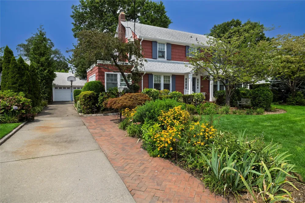 66 S Lewis Place Rockville Centre, NY 11570