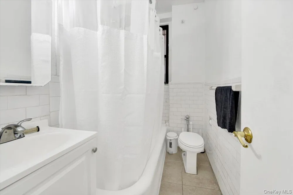 1972 Lafontaine Ave #1972 Bronx, NY 10457