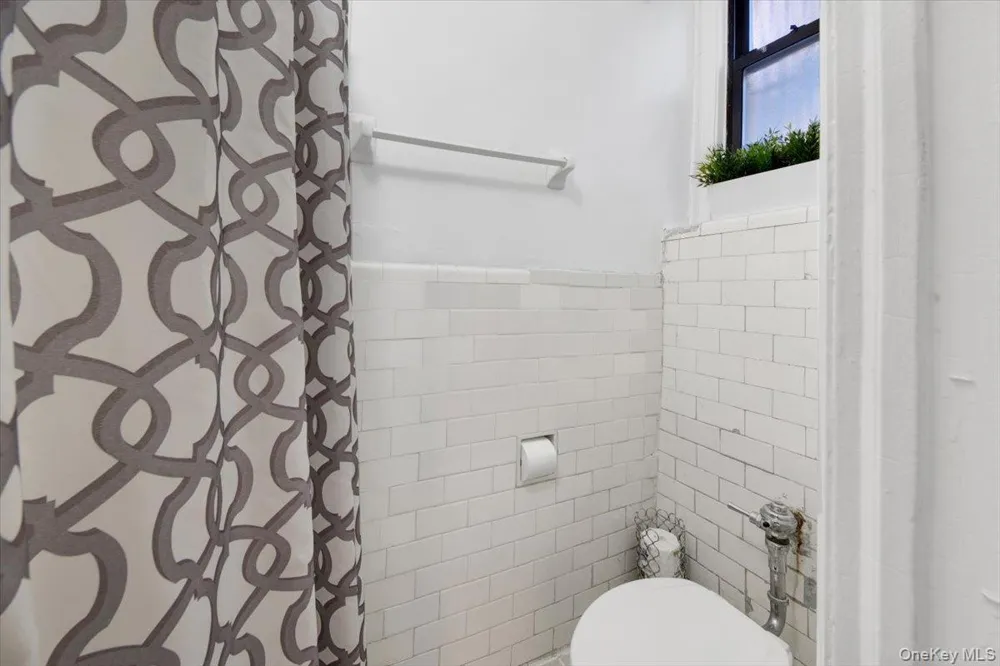 1972 Lafontaine Ave #1972 Bronx, NY 10457