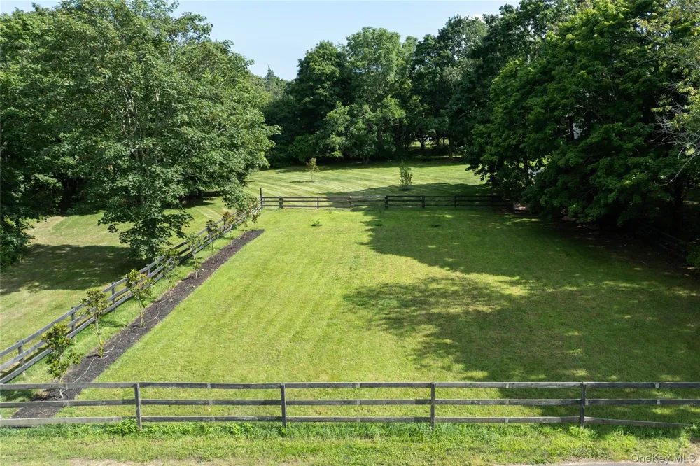 184 Phillips Lane Aquebogue, NY 11901