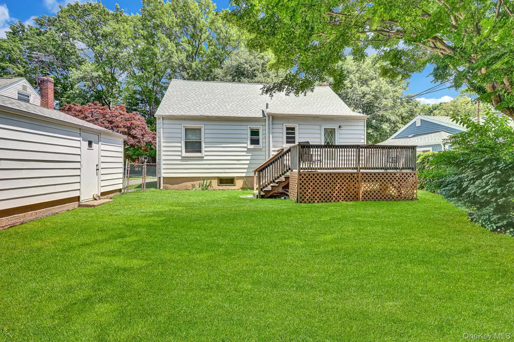 19 Poplar Place Glen Cove, NY 11542