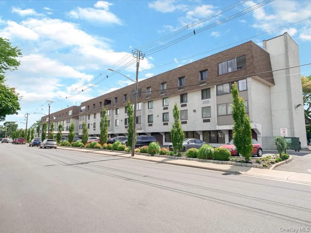 31 Casino Street #3J Freeport, NY 11520