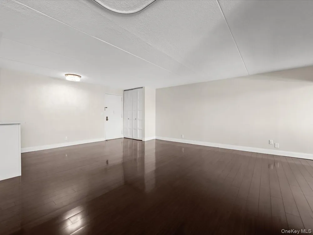 31 Casino Street #3J Freeport, NY 11520