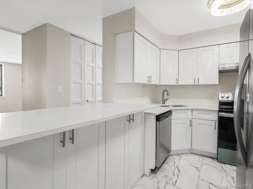 31 Casino Street #3J Freeport, NY 11520
